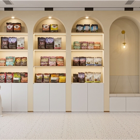 现代 宠物店 攀爬架 猫狗粮组合