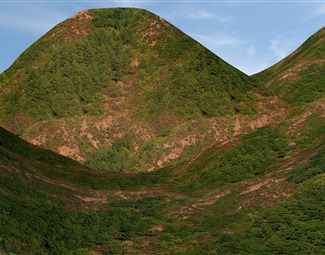 现代 山 山坡
